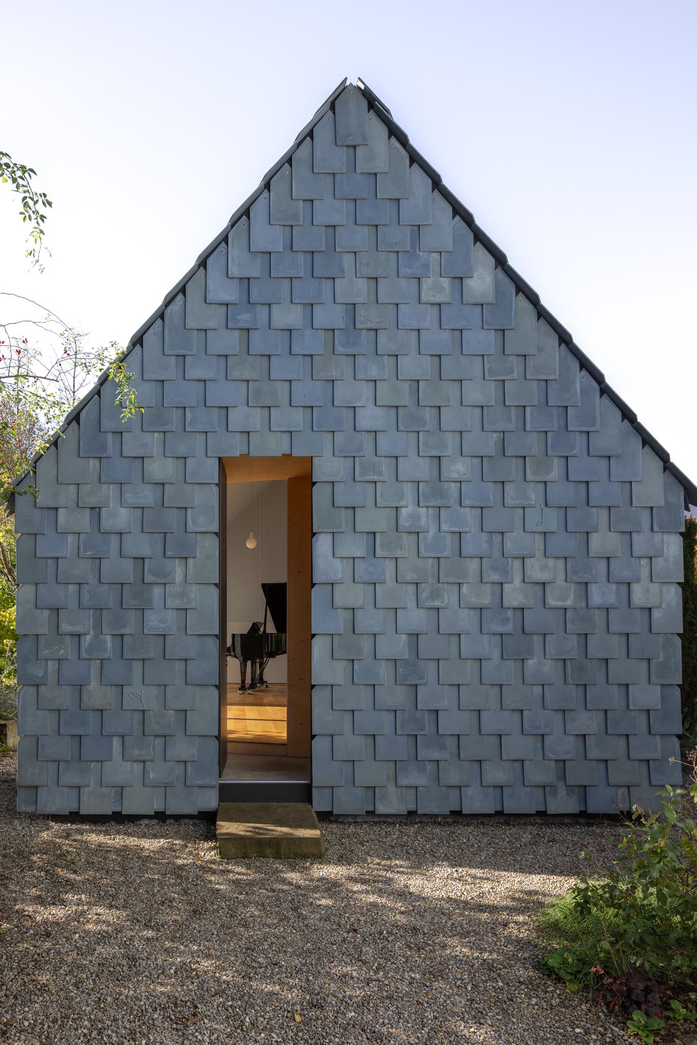 Profiler, Read: Lorenz Bachmann Echoes of Architecture (Thumbnail)